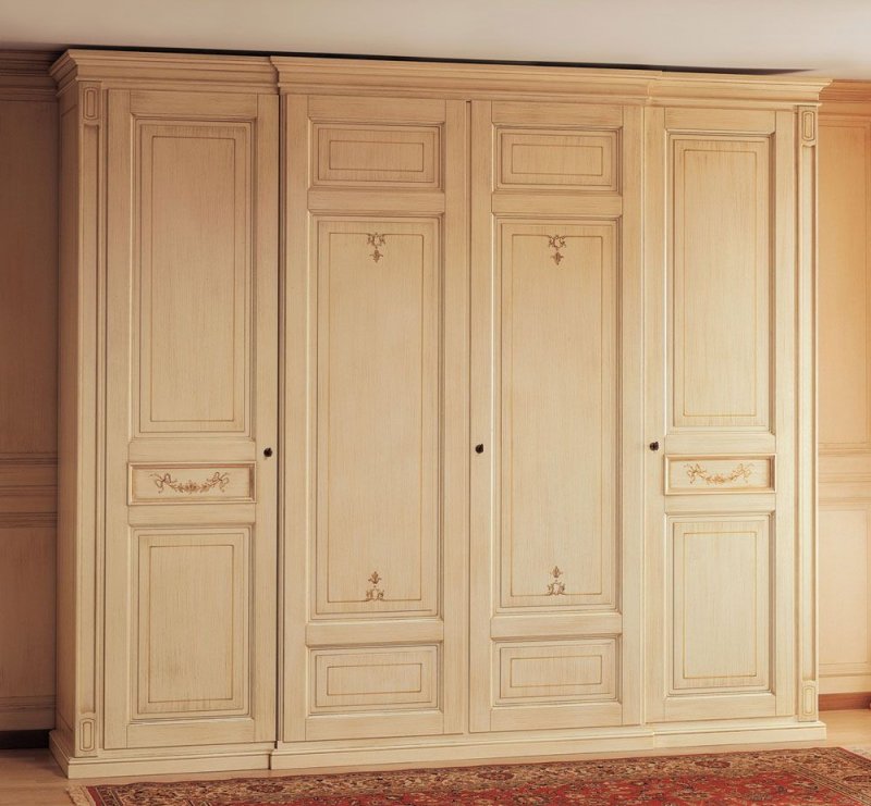Распашной шкаф в классическом стиле № 1499