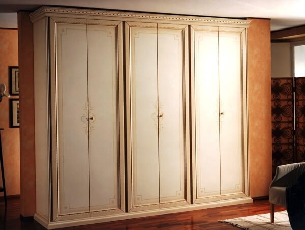 Шкаф в классическом стиле № 705